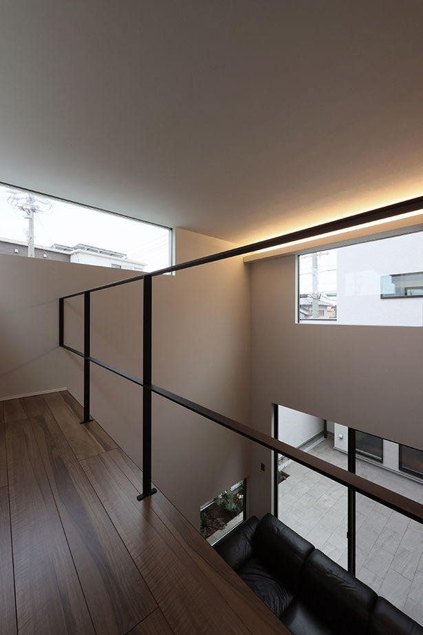 ue_bo design 【60坪以下/コの字型×中庭】自然素材のテクスチャーの質感と美しさ。中庭を通じて外に開ける景色を愉しむ家の建築実例画像8