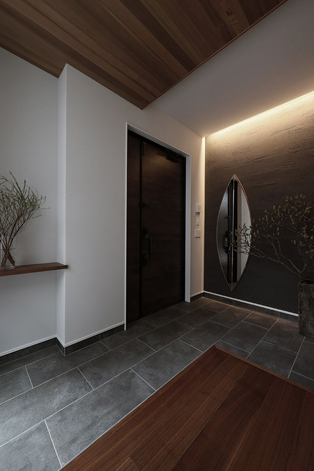 ue_bo design 【60坪以下/コの字型×中庭】自然素材のテクスチャーの質感と美しさ。中庭を通じて外に開ける景色を愉しむ家の建築実例画像9