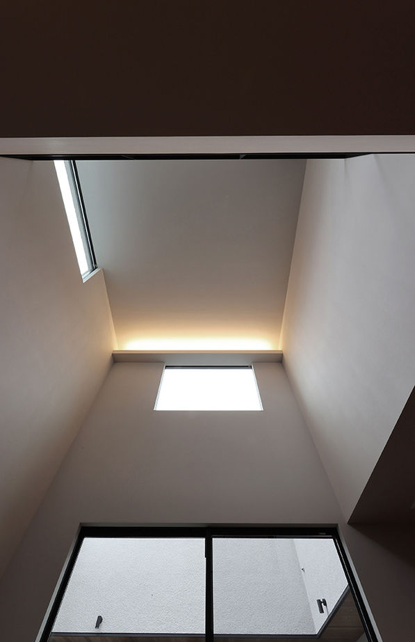 ue_bo design 【60坪以下/コの字型×中庭】自然素材のテクスチャーの質感と美しさ。中庭を通じて外に開ける景色を愉しむ家の建築実例画像13