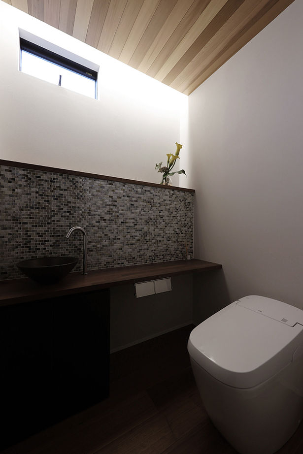 ue_bo design 【60坪以下/コの字型×中庭】自然素材のテクスチャーの質感と美しさ。中庭を通じて外に開ける景色を愉しむ家の建築実例画像16