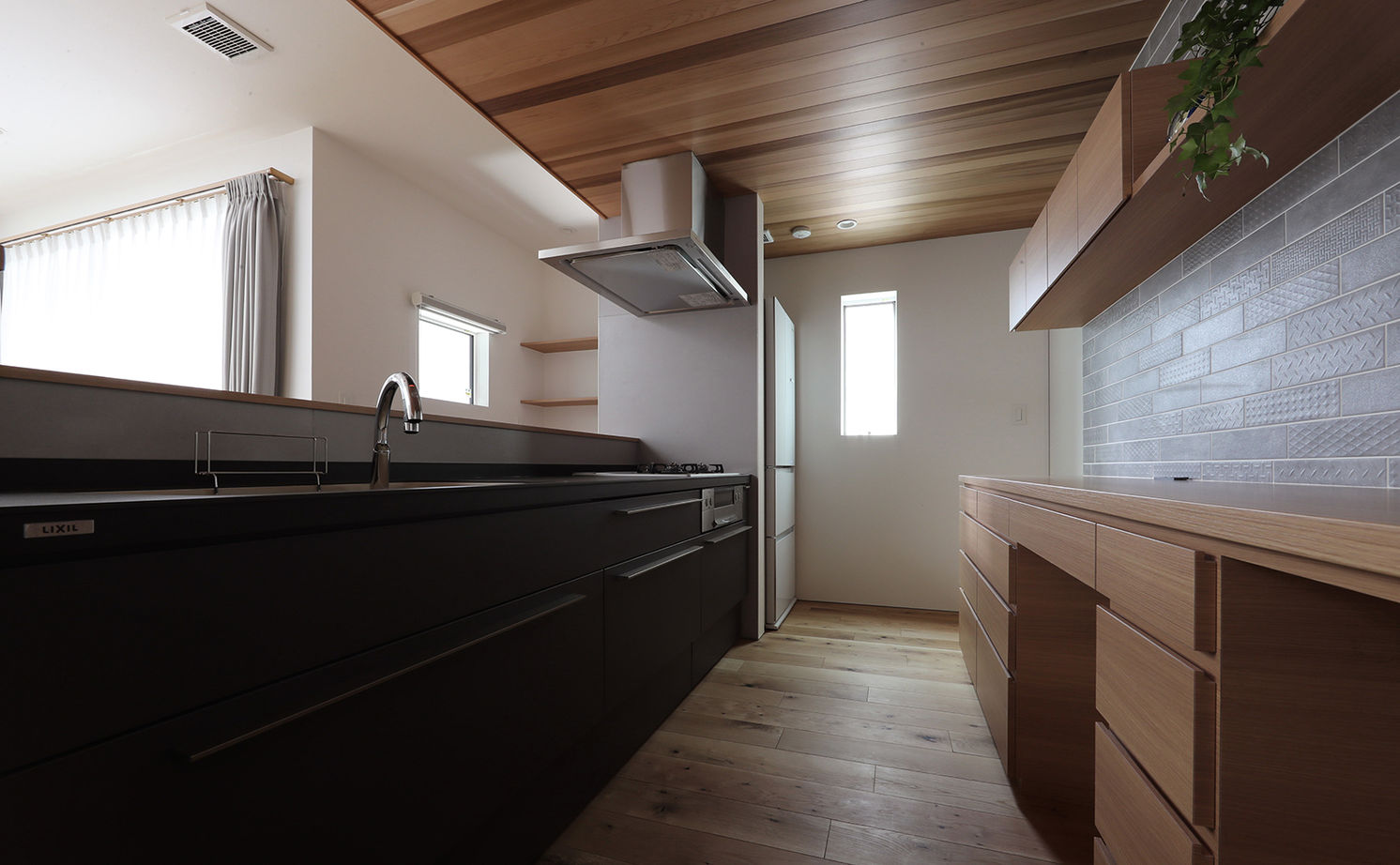 ue_bo design 【3000万円台｜間取り図有｜30坪台】空間を構成する「線」まで美しい、別荘のように寛げる家の建築実例画像8