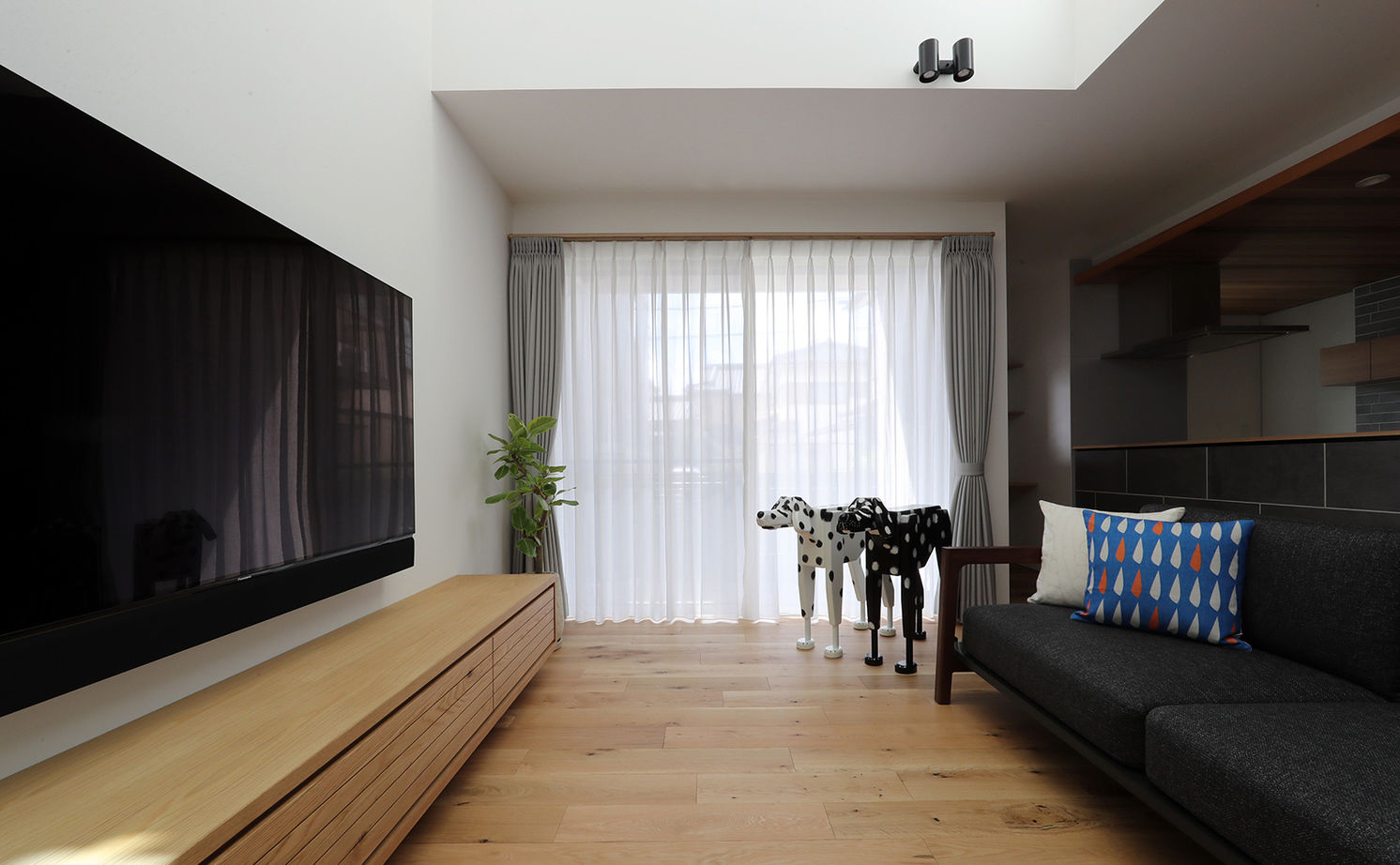 ue_bo design 【3000万円台｜間取り図有｜30坪台】空間を構成する「線」まで美しい、別荘のように寛げる家の建築実例画像14