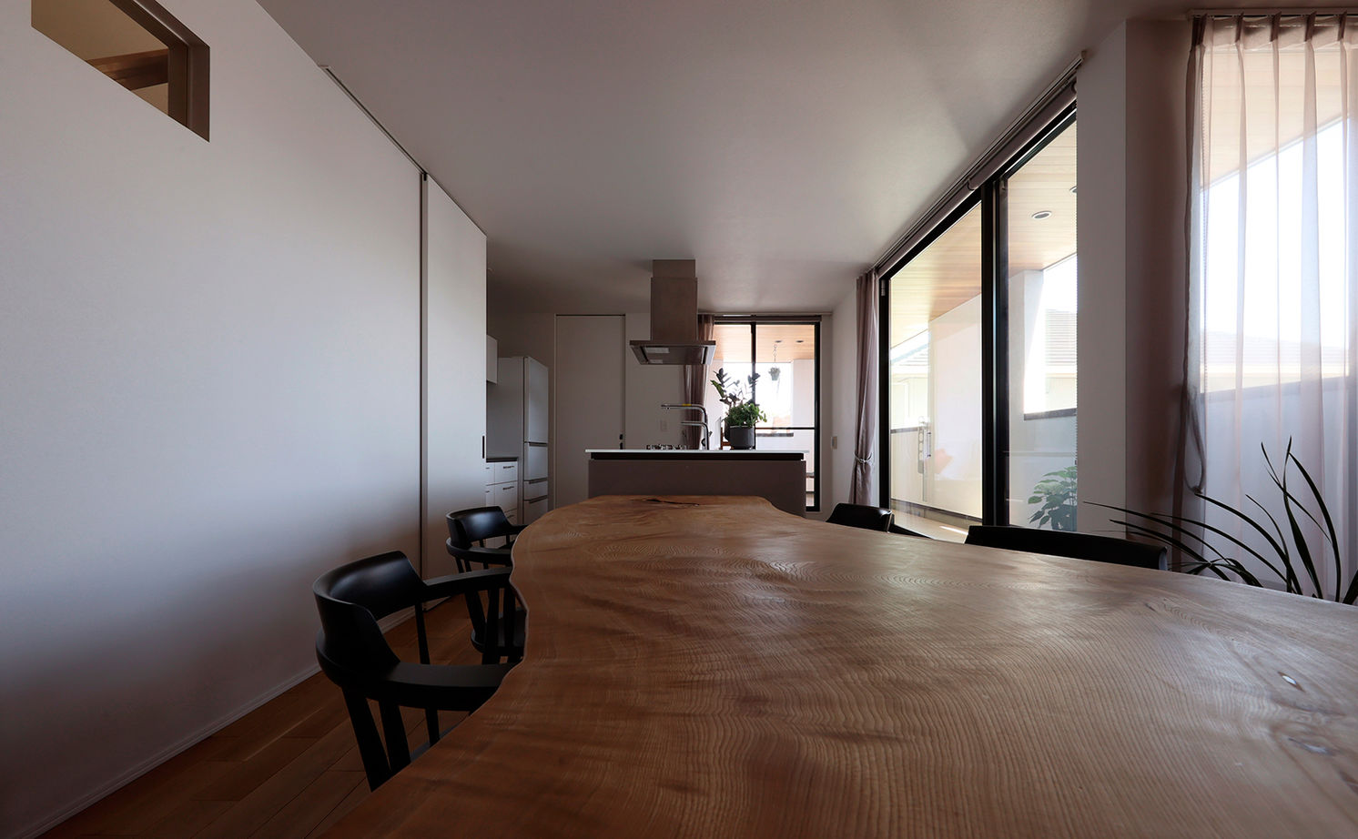 ue_bo design 【4000万円以上/60坪台/二世帯×3階建て】一級建築士がデザインした、3階建てに見えない二世帯住宅の建築実例画像5