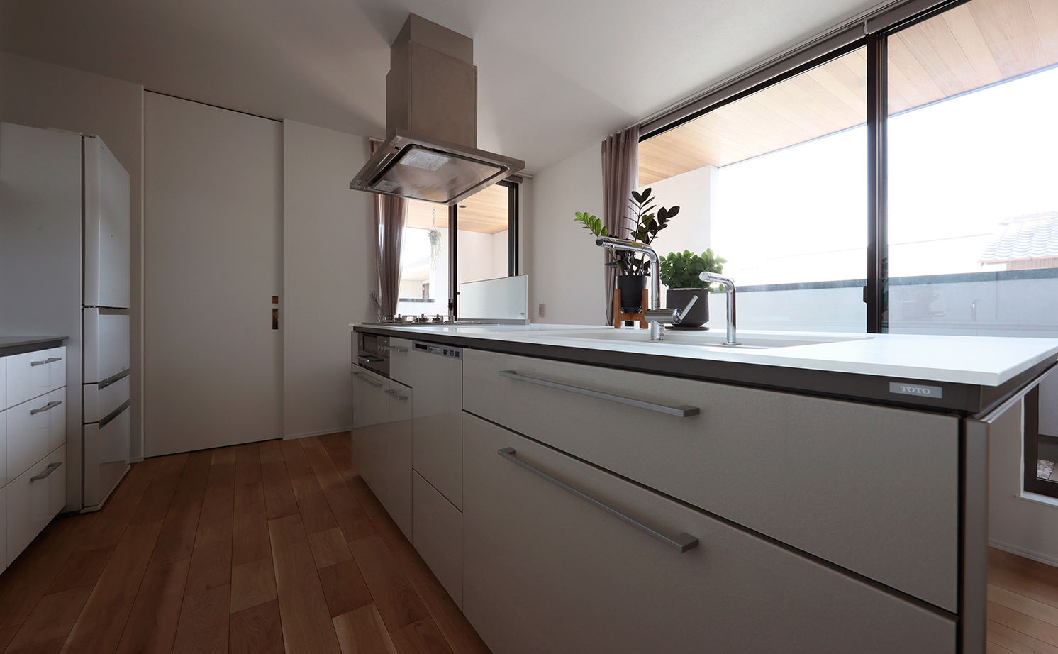 ue_bo design 【4000万円以上/60坪台/二世帯×3階建て】一級建築士がデザインした、3階建てに見えない二世帯住宅の建築実例画像14