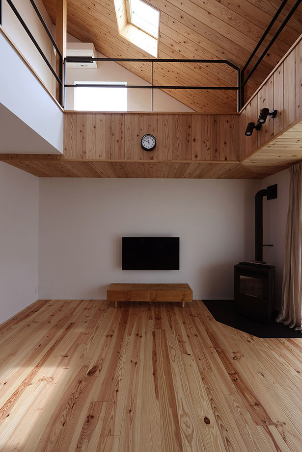 ue_bo design 【3000万円以下｜間取り図有｜40坪以下】見る角度によって表情が変化する、おしゃれな家の建築実例画像2