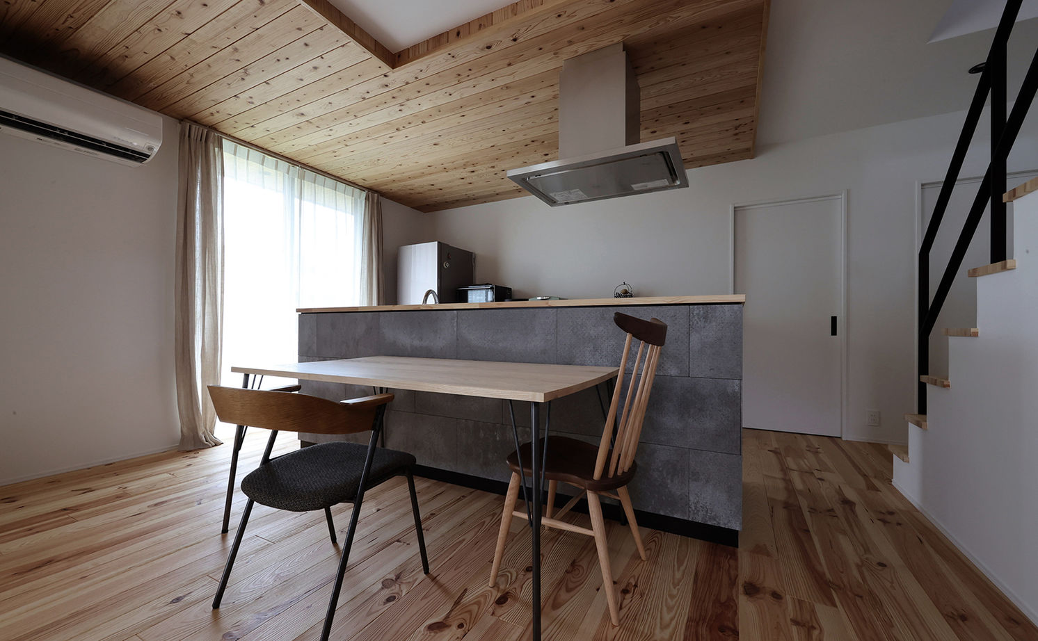 ue_bo design 【3000万円以下｜間取り図有｜40坪以下】見る角度によって表情が変化する、おしゃれな家の建築実例画像6