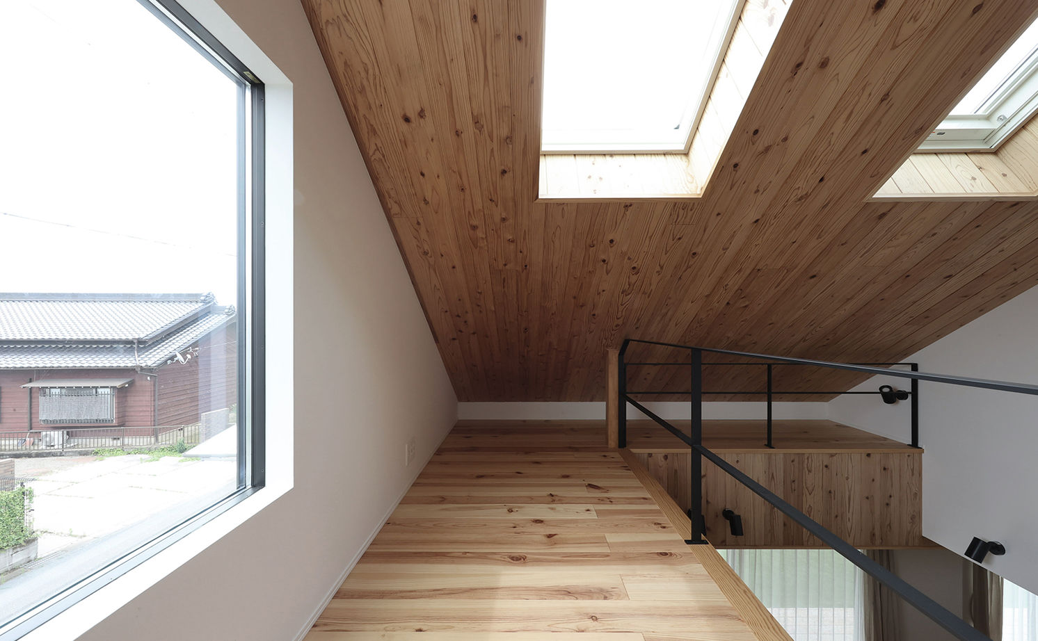 ue_bo design 【3000万円以下｜間取り図有｜40坪以下】見る角度によって表情が変化する、おしゃれな家の建築実例画像9