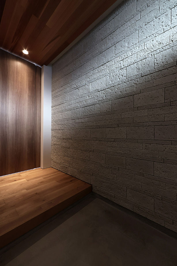 ue_bo design 【2000万円台/30坪/平屋/間取り図有】美しいフォルムと素材の質感を愉しむ。旅するように暮らす平屋の建築実例画像4