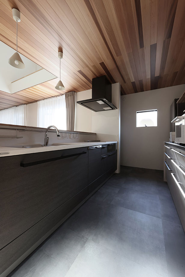 ue_bo design 【2000万円台/30坪/平屋/間取り図有】美しいフォルムと素材の質感を愉しむ。旅するように暮らす平屋の建築実例画像7