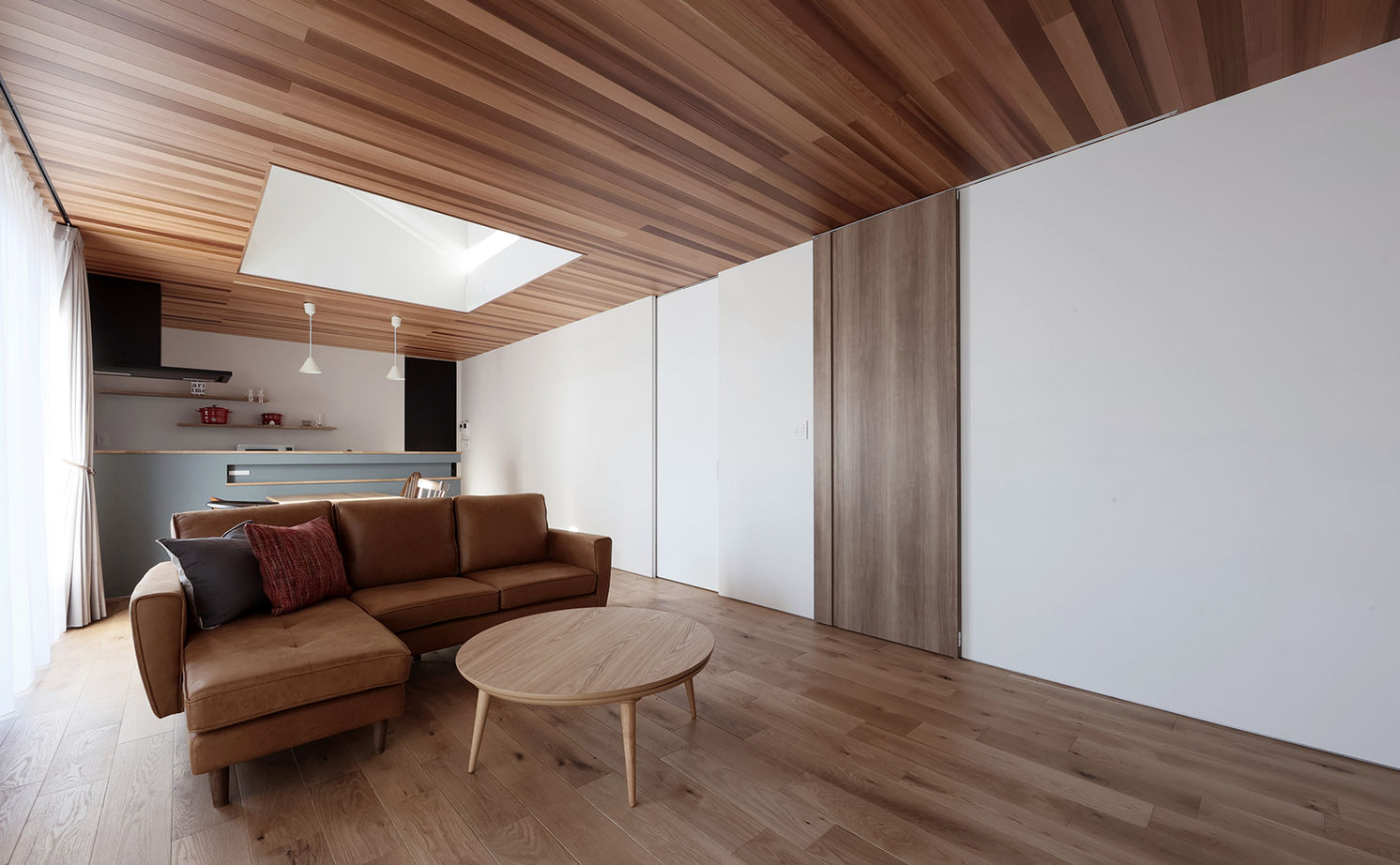 ue_bo design 【2000万円台/30坪/平屋/間取り図有】美しいフォルムと素材の質感を愉しむ。旅するように暮らす平屋の建築実例画像10