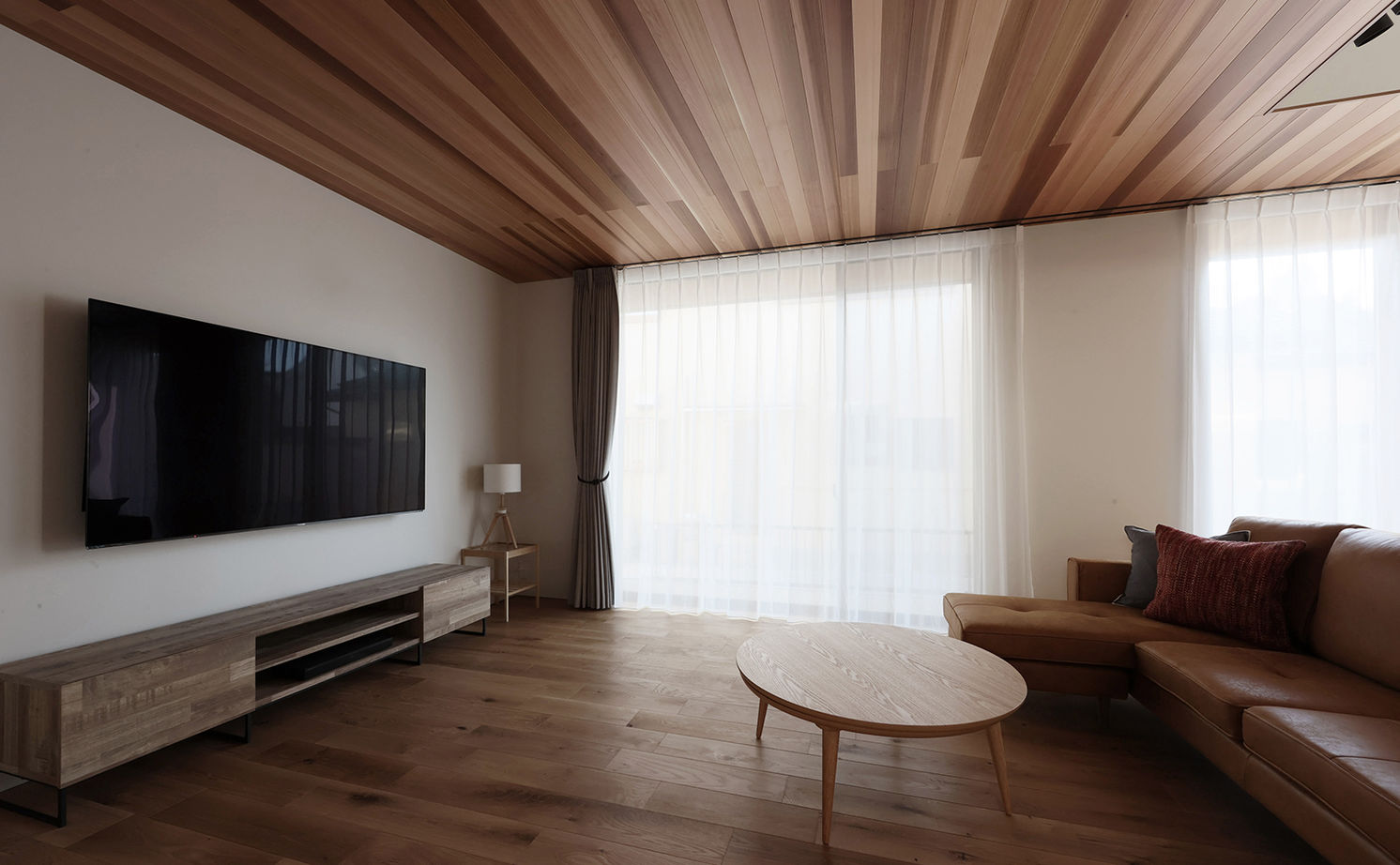 ue_bo design 【2000万円台/30坪/平屋/間取り図有】美しいフォルムと素材の質感を愉しむ。旅するように暮らす平屋の建築実例画像15