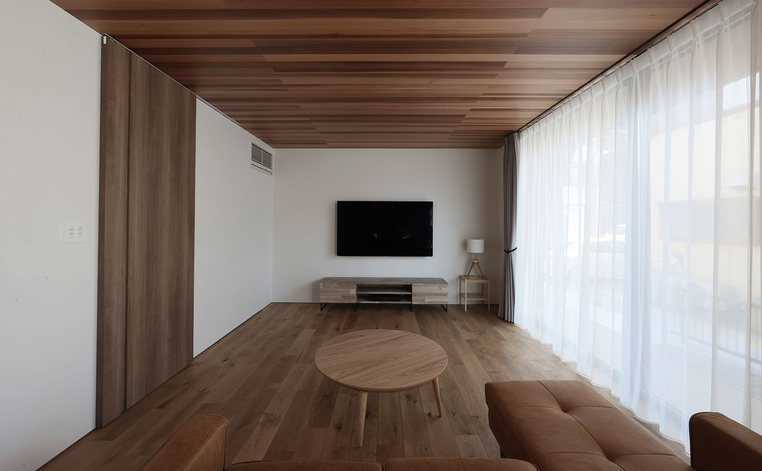 ue_bo design 【2000万円台/30坪/平屋/間取り図有】美しいフォルムと素材の質感を愉しむ。旅するように暮らす平屋の建築実例画像20