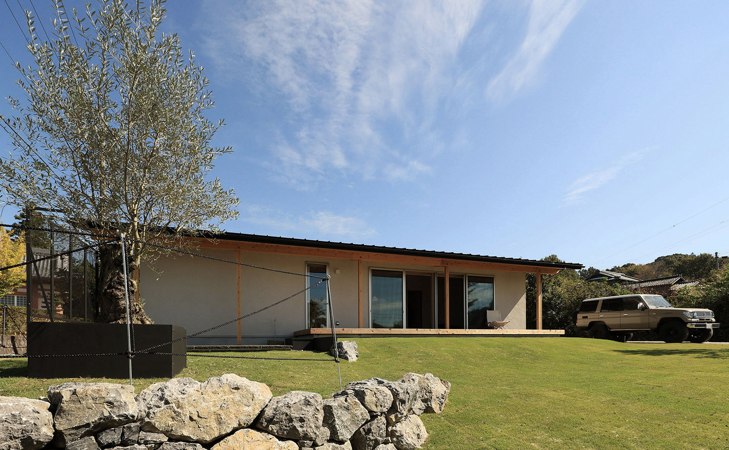 ue_bo design 【3000万円台｜平屋｜32坪】障子からこぼれる光、陰影。侘び寂びを感じる和モダンな「平屋」の建築実例画像2