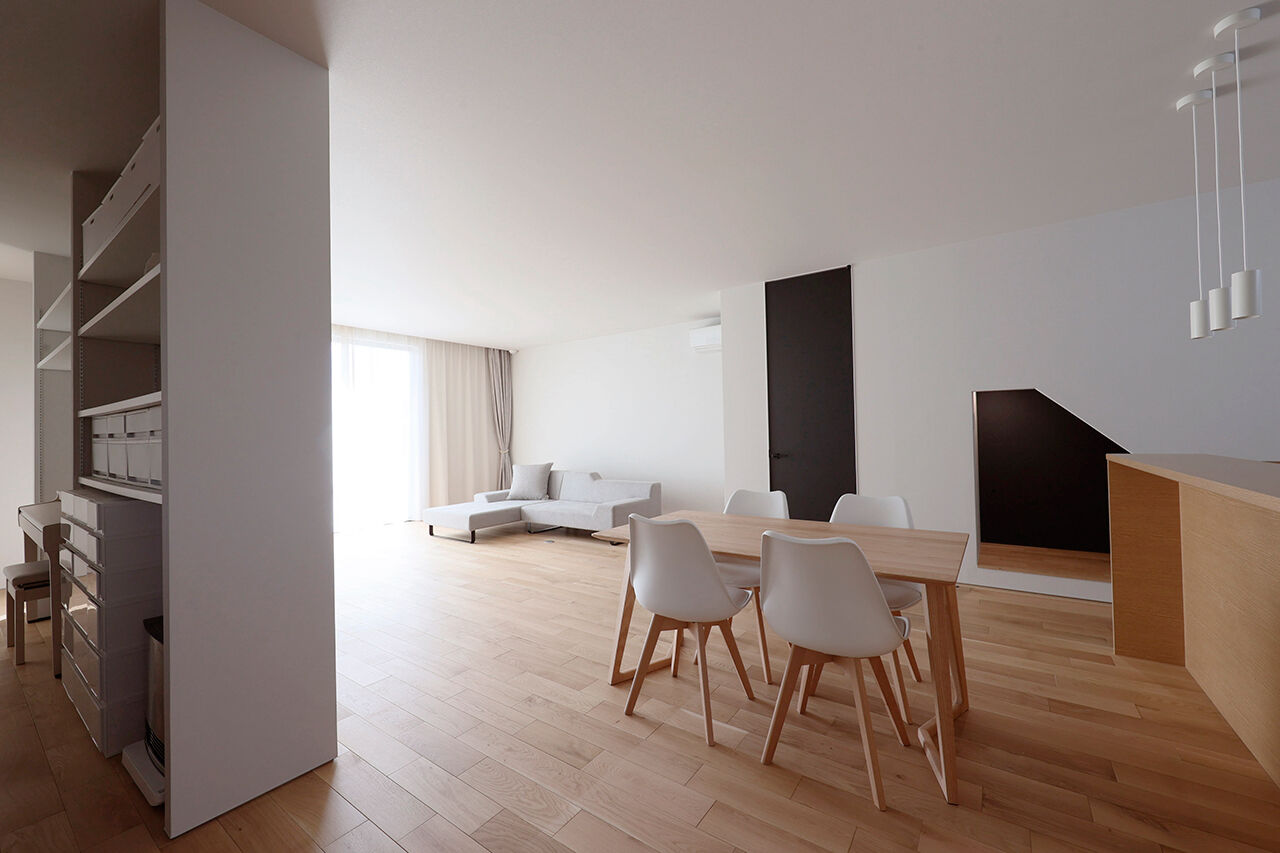 ue_bo design 【3000万円台｜ガレージハウス｜40坪台】引き算のミニマルデザインで、素材の美しさを引き立てた家の建築実例画像3