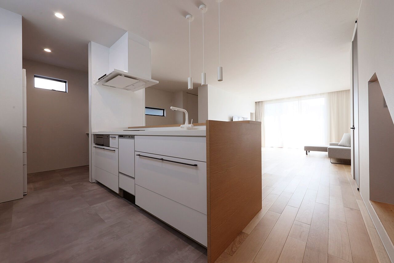 ue_bo design 【3000万円台｜ガレージハウス｜40坪台】引き算のミニマルデザインで、素材の美しさを引き立てた家の建築実例画像6