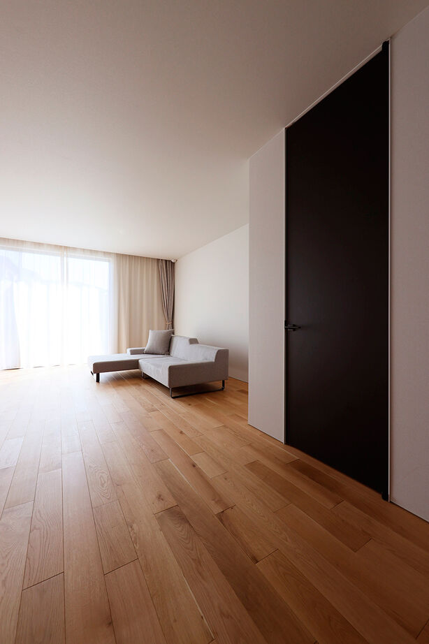 ue_bo design 【3000万円台｜ガレージハウス｜40坪台】引き算のミニマルデザインで、素材の美しさを引き立てた家の建築実例画像9