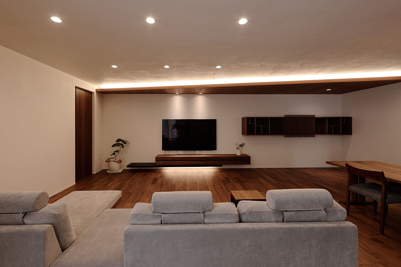 ue_bo design 【平屋｜ガレージ｜L字型｜60坪台】アプローチから非日常感漂う、外の世界と一線を画すガレージ付き平屋の建築実例画像7