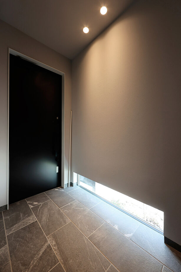 ue_bo design 【2000万円台｜間取り図有｜40坪台】モダンと和の融合。凛とした佇まいが美しい、無垢材×モノトーンの家の建築実例画像10