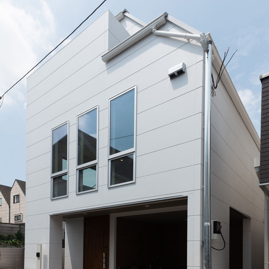 伊庭工務店 【35.1坪/2000万円台/間取り図有/3階建て/ビルトインガレージ】おしゃれ＆東京ゼロエミ仕様で省エネ性も◎の建築実例画像2