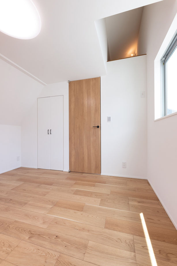 伊庭工務店 【35.1坪/2000万円台/間取り図有/3階建て/ビルトインガレージ】おしゃれ＆東京ゼロエミ仕様で省エネ性も◎の建築実例画像8