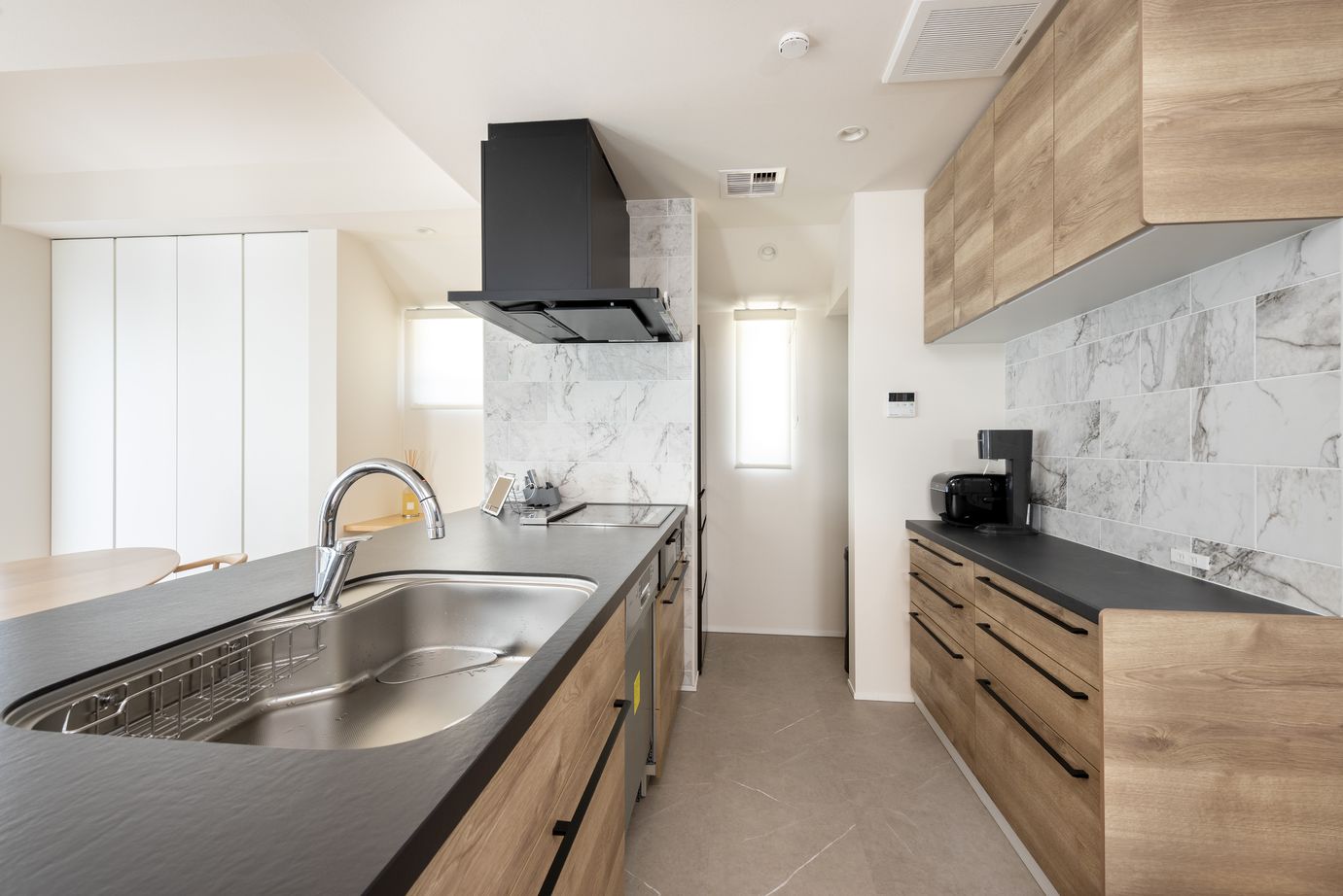 伊庭工務店 【27坪/3階建て/ビルトインガレージ】暮らす程に高まる満足感。気密性と全館空調で自慢したくなる住み心地の建築実例画像5