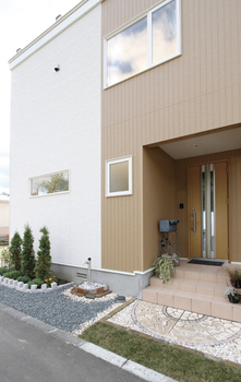 ハウジングカフェ 【1000～1500万円】明るく暖かく、心地良い毎日　「楽しくエコ生活しています」の建築実例画像2