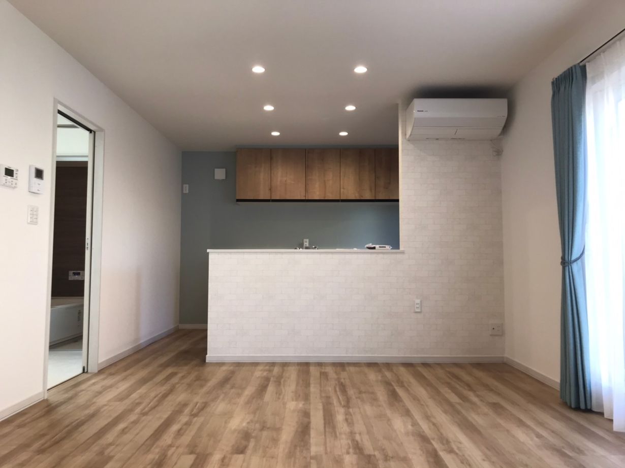 ハウジングカフェ 【太陽光パネル/33坪】太陽光で生活の負担を軽減。広いお庭でお子様の成長を見守る暮らしの建築実例画像2