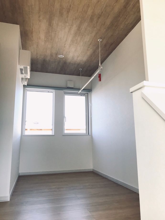 ハウジングカフェ 【太陽光パネル/33坪】太陽光で生活の負担を軽減。広いお庭でお子様の成長を見守る暮らしの建築実例画像7