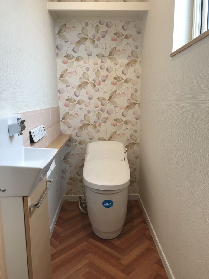 ハウジングカフェ [４LDK/約35坪]温かみのあるナチュラルテイストのお家。タイルや照明など、細部にこだわりが詰まっていますの建築実例画像5