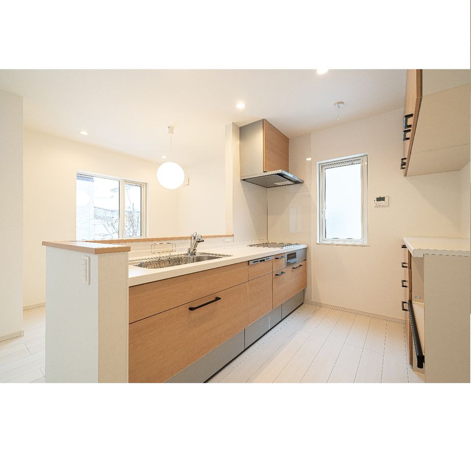 ハウジングカフェ 【間取図/４LDK】明るい内装がポイント♪創エネ・エコ住宅の建築実例画像2