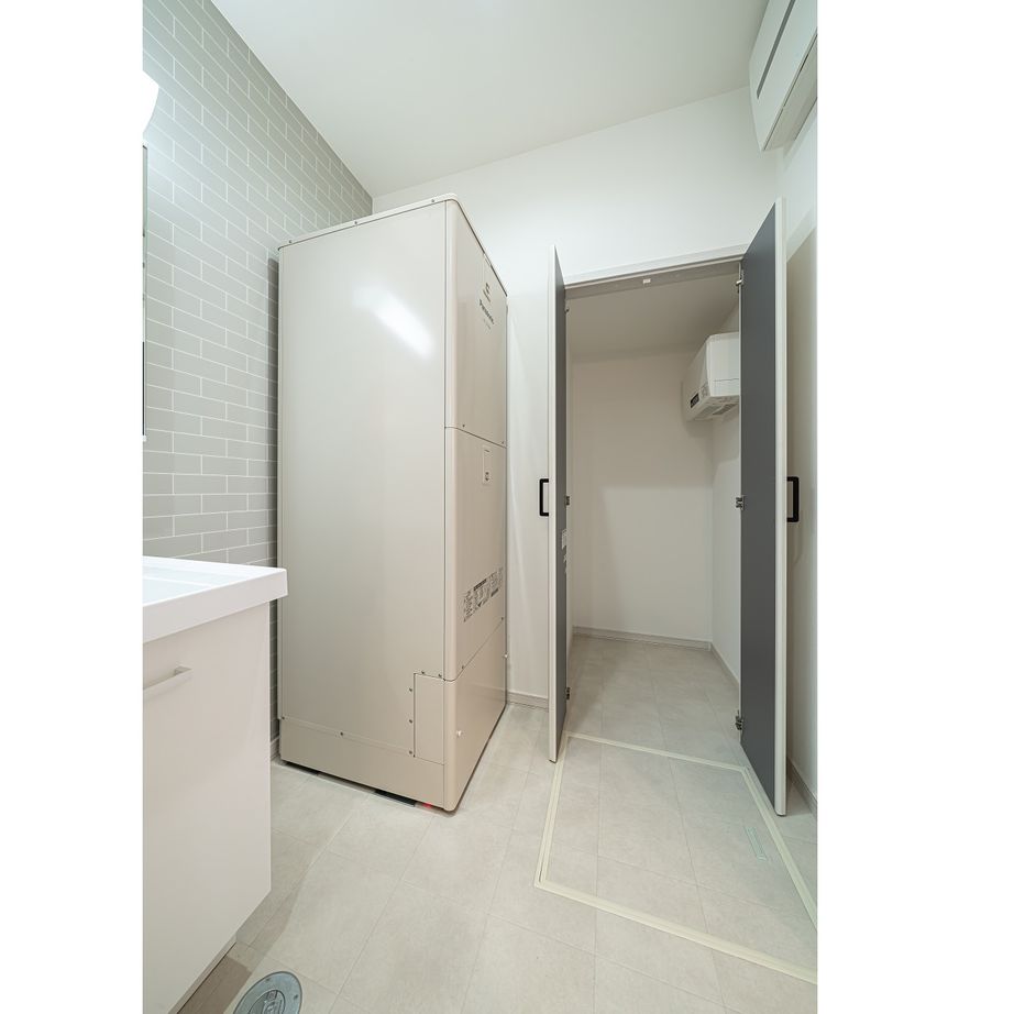 ハウジングカフェ 【間取図/４LDK】明るい内装がポイント♪創エネ・エコ住宅の建築実例画像5