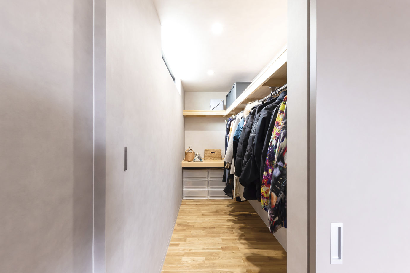 いばらきの家 茨城県南木造住宅センター カッコよさ×木の温もりが融合。邸内から愛車や自然を望む家の建築実例画像6