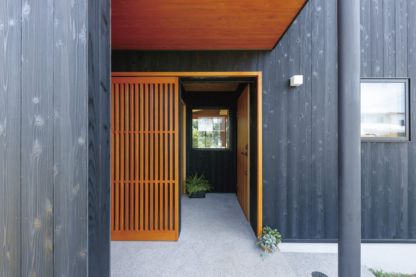 いばらきの家 茨城県南木造住宅センター 【2000万円台/28.6坪】洗練された和風モダン　細部までこだわった焼杉の家の建築実例画像4