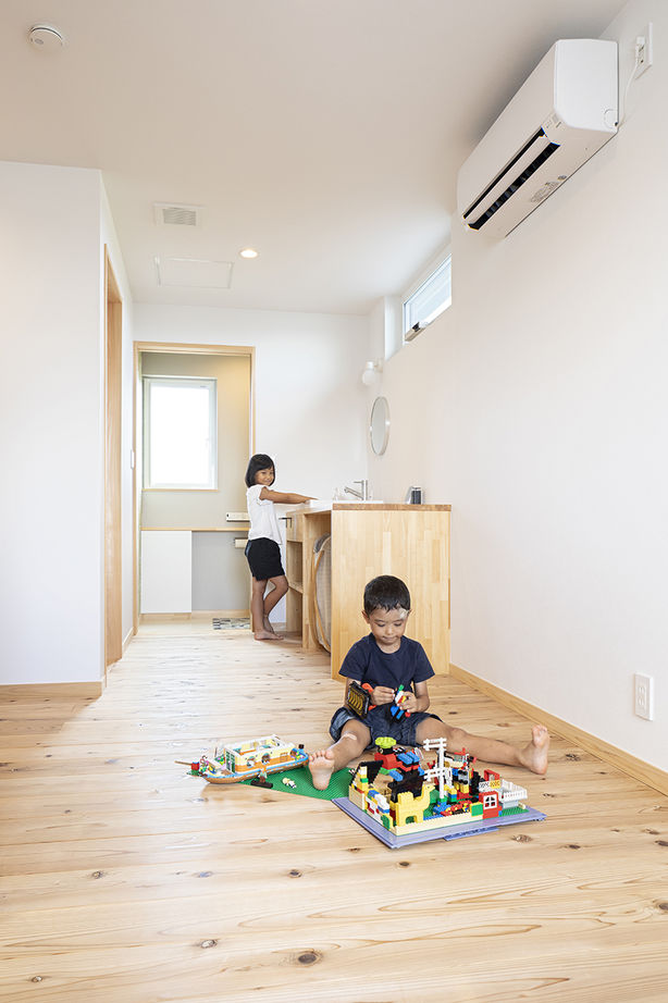 いばらきの家 茨城県南木造住宅センター 【2500万円～2999万円／家事動線／38坪／間取図有】空間を包み込む木の心地よさ。洗練の造作家具で暮らす家の建築実例画像8