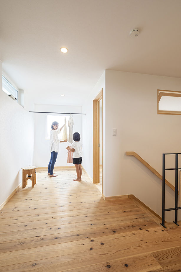 いばらきの家 茨城県南木造住宅センター 【2500万円～2999万円／家事動線／38坪／間取図有】空間を包み込む木の心地よさ。洗練の造作家具で暮らす家の建築実例画像9