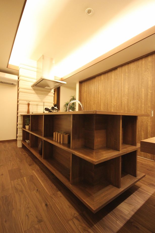 オーガニックハウス／イデアデザインハウス 伝統的な様式にモダンなデザインを融合。確かな美しさを纏う、寛ぎの邸宅の建築実例画像4