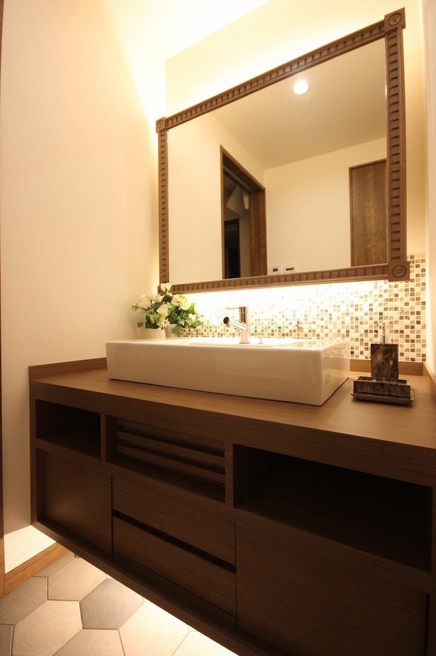 オーガニックハウス／イデアデザインハウス 伝統的な様式にモダンなデザインを融合。確かな美しさを纏う、寛ぎの邸宅の建築実例画像6