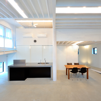 愛三 【4000万円台/RC造/3階建て】全長70mのスロープで移動できるスパイラルスロープの家。RC造で住み心地も快適の建築実例画像3