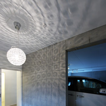 愛三 【愛知県/約60坪/RC造/平屋風/ビルトインガレージ】傾斜地を活かして自然との調和を楽しむ大人のRC住宅の建築実例画像9