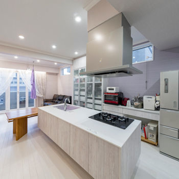 愛三 【4000万円台/約70坪/RC/ビルトインガレージ】5人で暮らす子育てが楽しくなる発想満載のオシャレな家の建築実例画像4