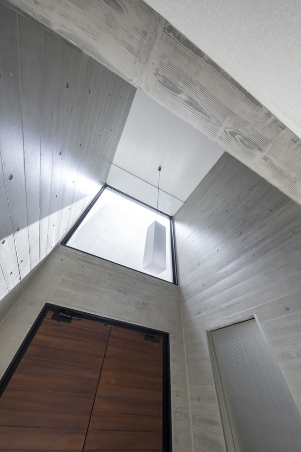 愛三 ホームパーティを満喫できるRC3階建て。重厚な打ちっぱなしコンクリートの外観×ラグジュアリーな住空間の建築実例画像7