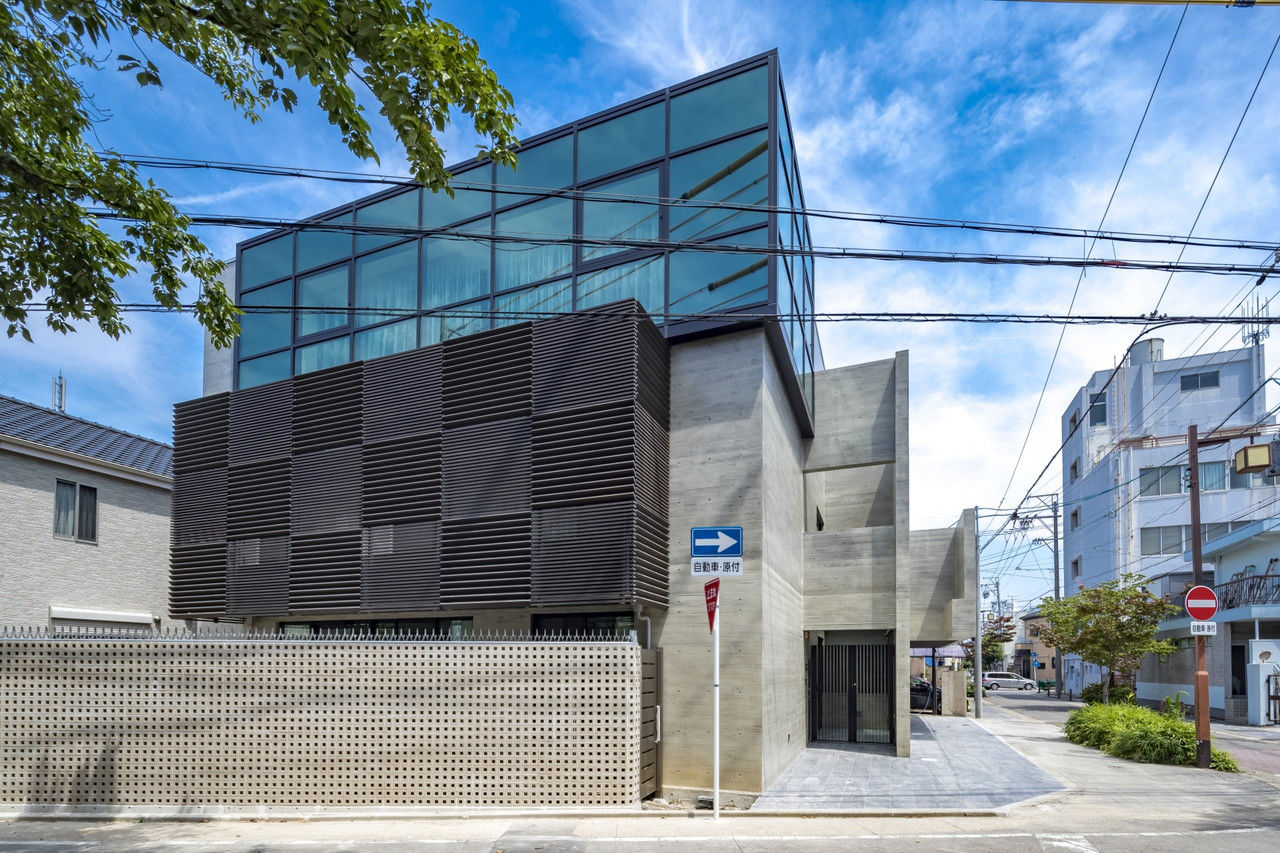 愛三 ホームパーティを満喫できるRC3階建て。重厚な打ちっぱなしコンクリートの外観×ラグジュアリーな住空間の建築実例画像10