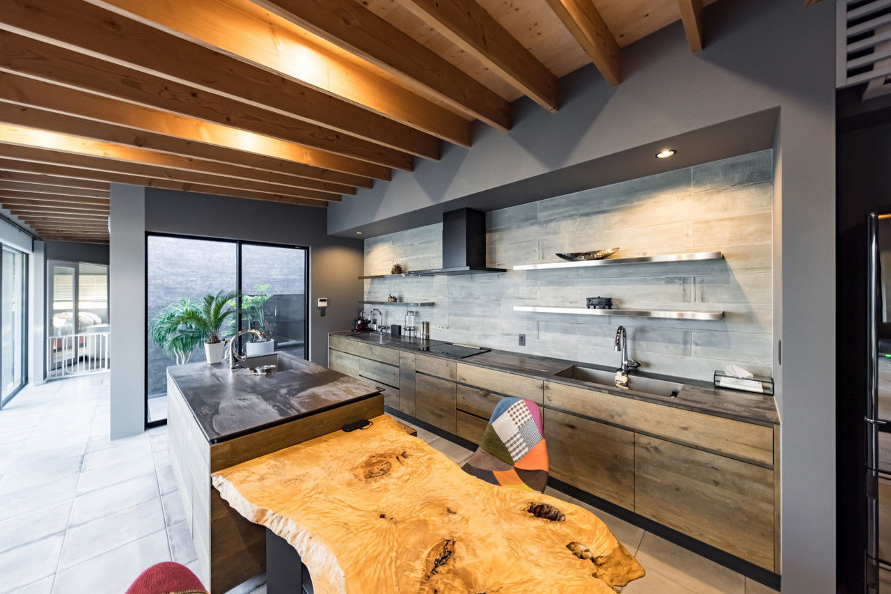 愛三 【愛知県/約40坪/平屋/中庭】変形地を克服したヴィンテージ感漂う洗練された平屋の建築実例画像5