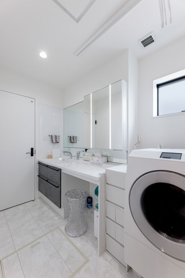 東宝ホーム　広島 リビングから愛車を眺める至福の時間。高断熱仕様のインナーガレージのある家の建築実例画像5