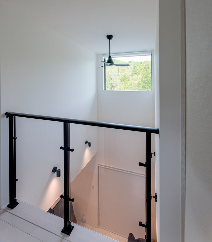 東宝ホーム　広島 リビングから愛車を眺める至福の時間。高断熱仕様のインナーガレージのある家の建築実例画像7