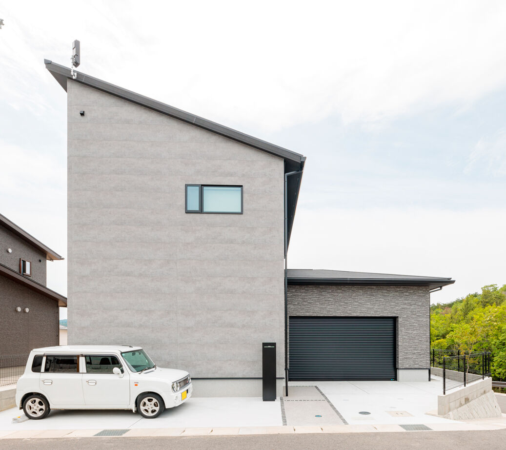 東宝ホーム　広島 リビングから愛車を眺める至福の時間。高断熱仕様のインナーガレージのある家の建築実例画像10