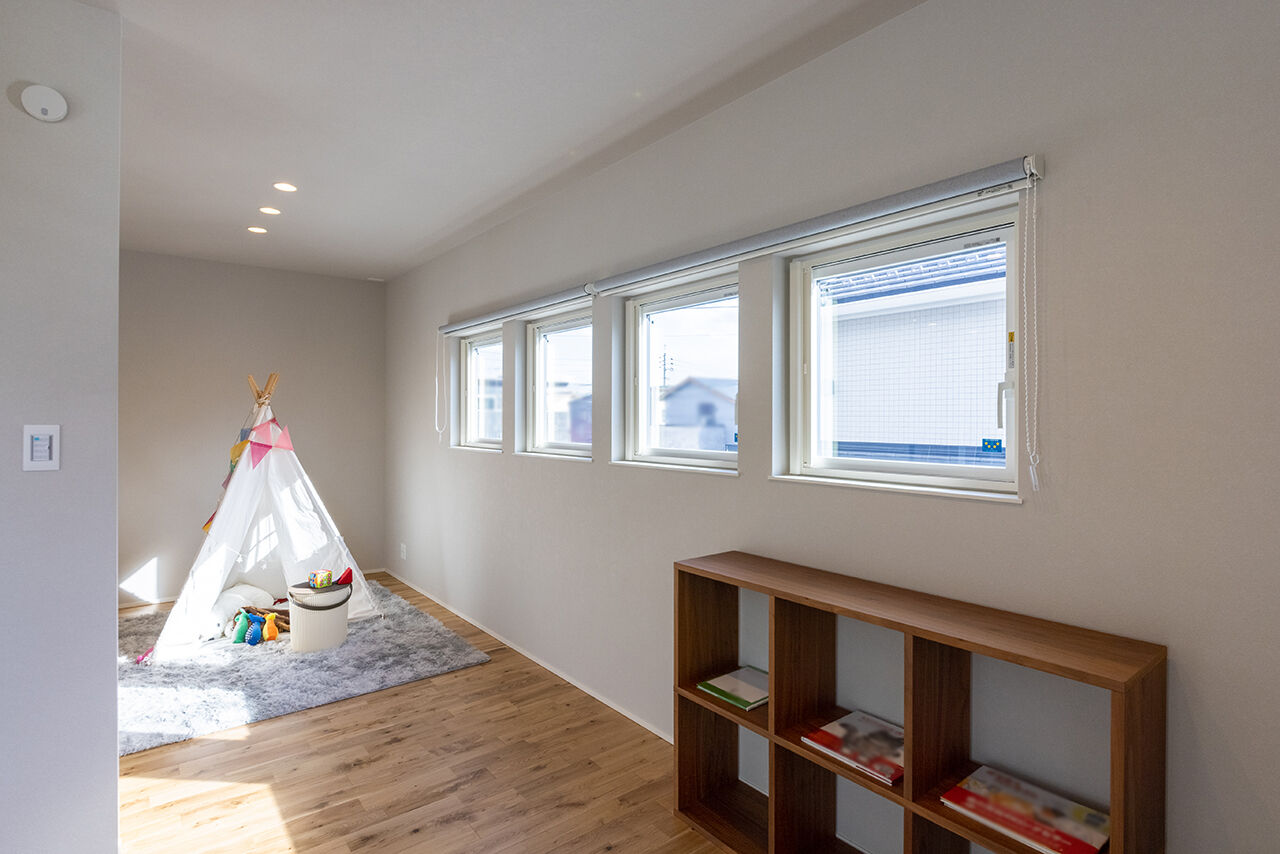 R+house 松江・鳥取・米子・倉敷北 【心地よい「居場所」のある家】吹抜けとスケルトン階段/2階建て約33坪の建築実例画像9