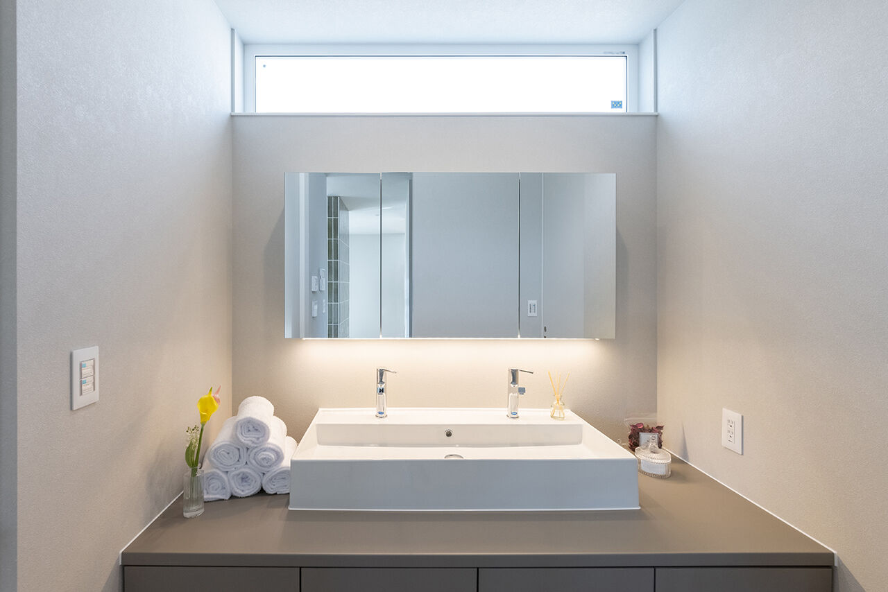 R+house 松江・鳥取・米子・倉敷北 【心地よい「居場所」のある家】吹抜けとスケルトン階段/2階建て約33坪の建築実例画像10