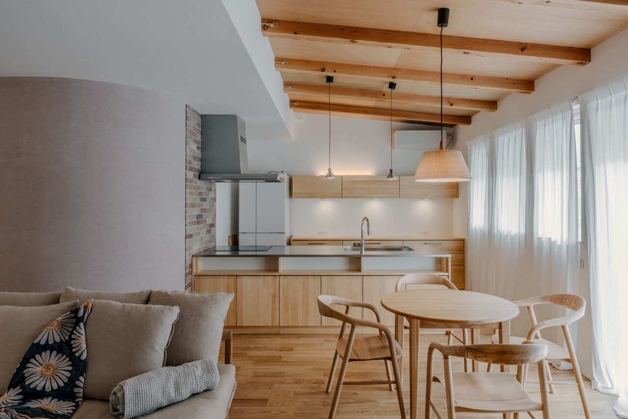 R+house 松江・鳥取・米子・倉敷北 【薪ストーブのある平屋】勾配天井と大きな窓／平屋約22坪の建築実例画像3