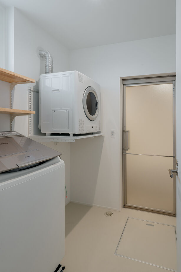 R+house 松江・鳥取・米子・倉敷北 【薪ストーブのある平屋】勾配天井と大きな窓／平屋約22坪の建築実例画像7